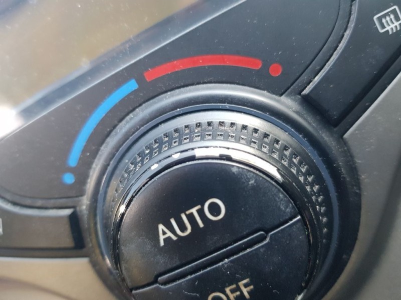 Recambio de mando climatizador para hyundai i30 classic referencia OEM IAM 972502R10  TOCADO