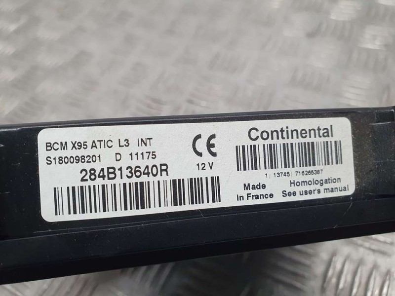 Recambio de modulo electronico para renault megane iii berlina 5 p dynamique referencia OEM IAM 284B13640R S180098201 CONTINENTA