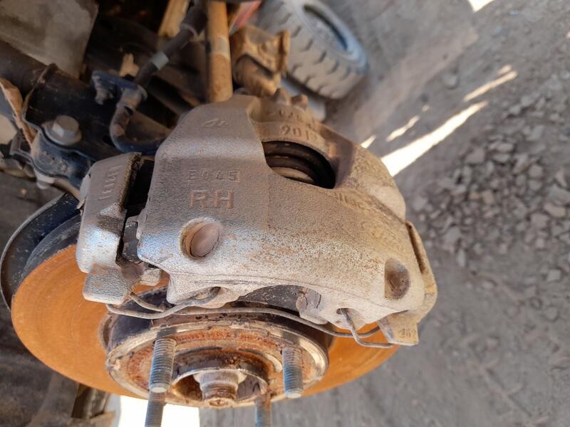 Recambio de pinza freno delantera derecha para ford fiesta vii (hj, hf) 1.0 ecoboost referencia OEM IAM 2095062  