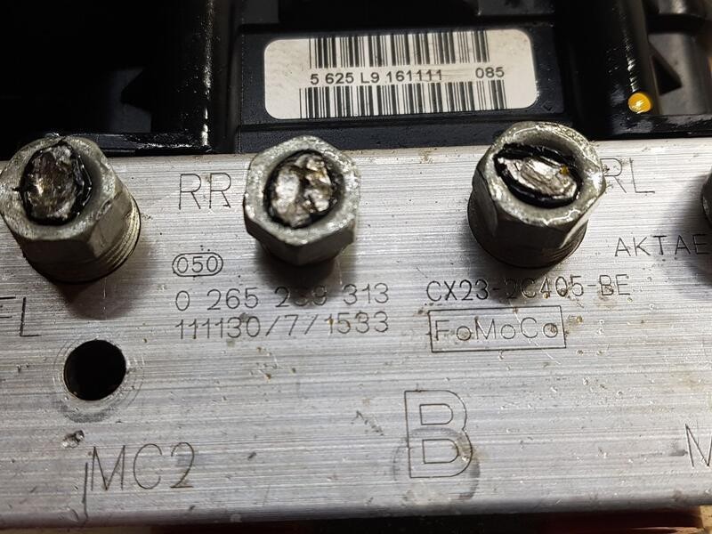 Recambio de abs para jaguar xf s pace referencia OEM IAM CX232C405BE BOSCH 0265239313