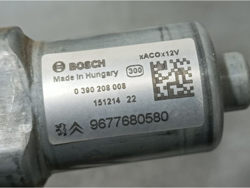 Recambio de motor limpia trasero para peugeot 308 style referencia OEM IAM 9677680580 0390208008 BOSCH