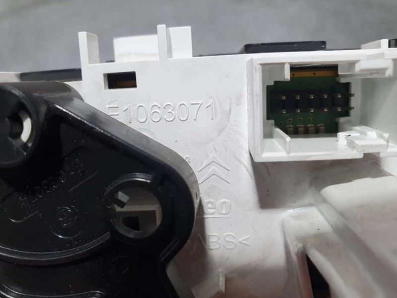 Recambio de mando calefaccion / aire acondicionado para citroën c3 feel referencia OEM IAM E1063071 VALEO 