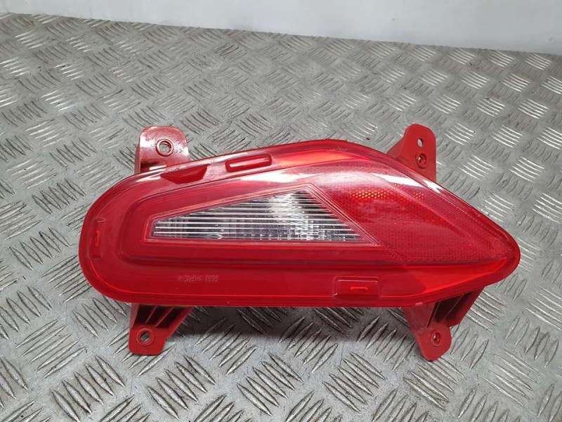 Recambio de piloto trasero derecho paragolpes para kia stonic (ybcuv) drive referencia OEM IAM 92406H8  