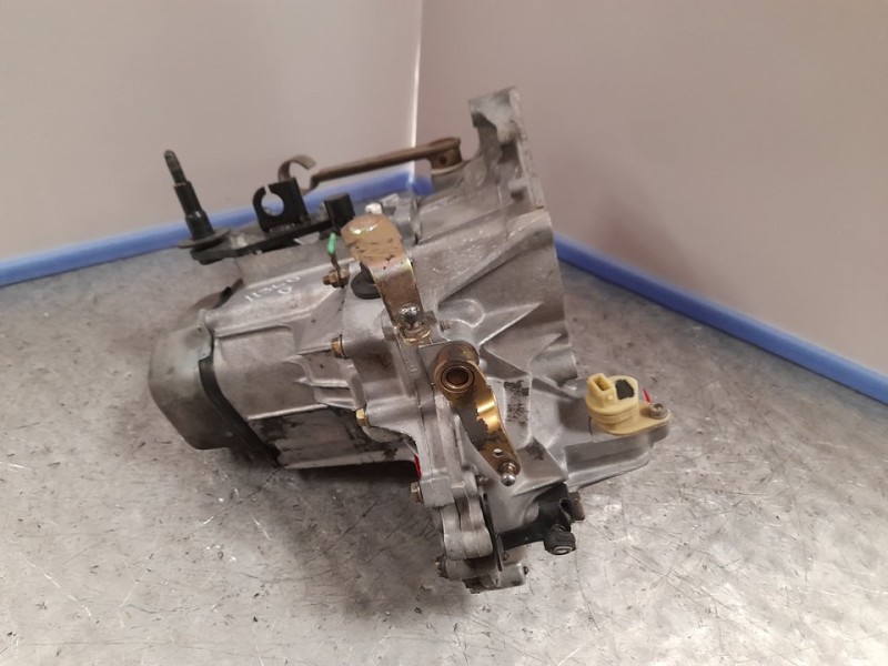 Recambio de caja cambios para peugeot 206 berlina xr referencia OEM IAM 20CE44  5VELOCIDADES