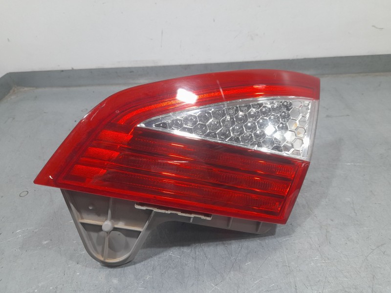 Recambio de piloto trasero derecho interior para ford mondeo iv (ba7) 2.0 referencia OEM IAM 7S7113A602A  