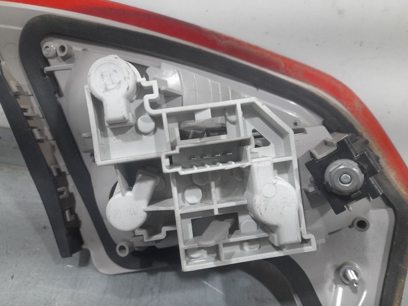 Recambio de piloto trasero derecho interior para ford mondeo iv (ba7) 2.0 referencia OEM IAM 7S7113A602A  