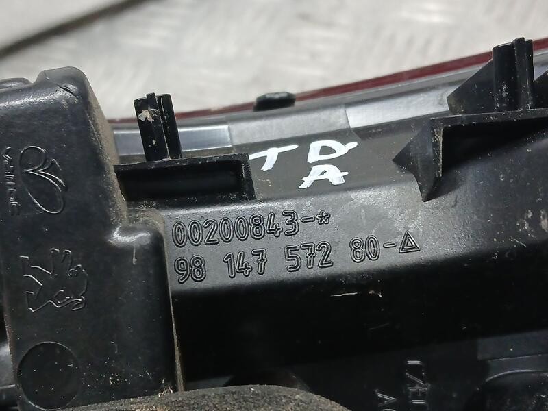 Recambio de piloto trasero derecho para peugeot 2008 (--.2013) allure referencia OEM IAM 9814757280  