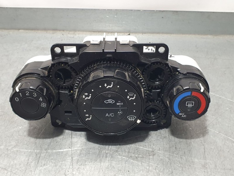 Recambio de mando climatizador para ford fiesta (ccn) ambiente referencia OEM IAM C1B19980AE  