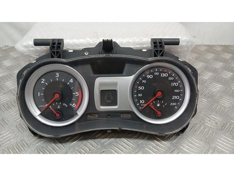 Recambio de cuadro instrumentos para renault clio iii dinamique referencia OEM IAM 8200582705G  
