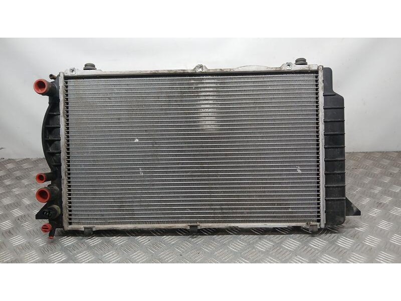Recambio de radiador agua para audi 80/90 (893) e referencia OEM IAM 893121251G BERH 376714461