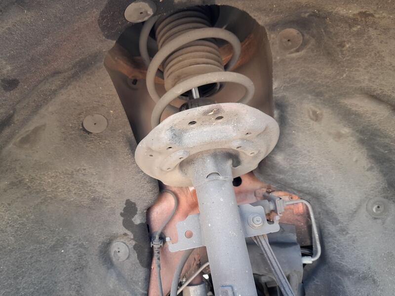 Recambio de amortiguador delantero derecho para renault megane iv hatchback (b9a/m/n_) 1.2 tce 130 (b9mr) referencia OEM IAM 543