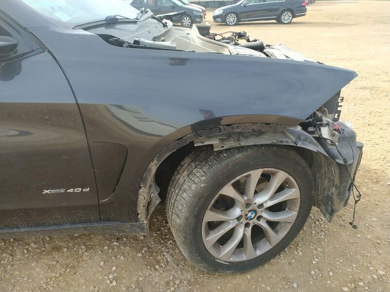 Recambio de aleta delantera derecha para bmw x5 (f15) xdrive 40d referencia OEM IAM 51657373542 TOCADA 