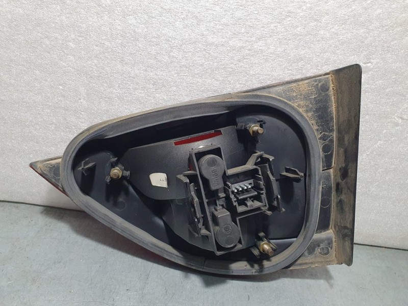 Recambio de piloto trasero izquierdo para renault megane i fase 2 classic (la..) 1.9 dci dynamique referencia OEM IAM 7700428052