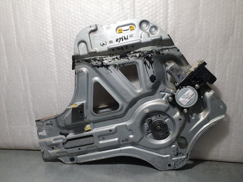 Recambio de elevalunas delantero izquierdo para kia carnival 2.9 crdi vgt ex referencia OEM IAM 824014D010  ELECTRICO 6 PINES