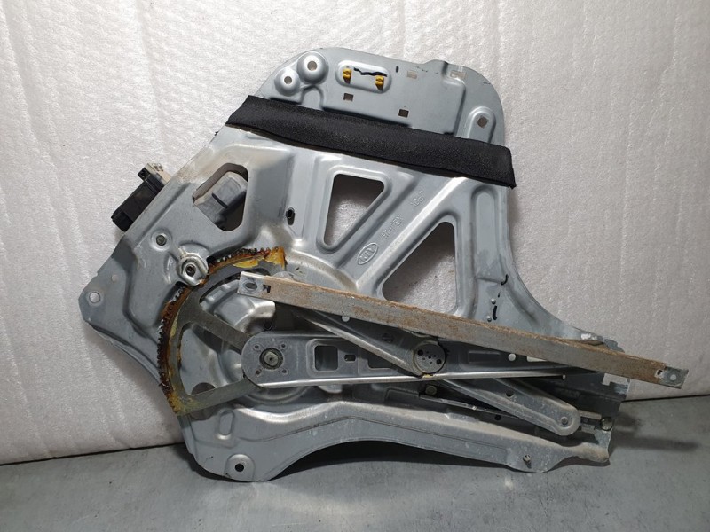 Recambio de elevalunas delantero izquierdo para kia carnival 2.9 crdi vgt ex referencia OEM IAM 824014D010  ELECTRICO 6 PINES
