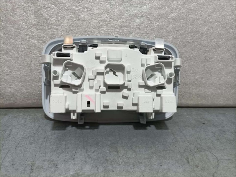 Recambio de luz interior para peugeot 5008 gt line 1.5 hdi 130 cv referencia OEM IAM 96781444PR  