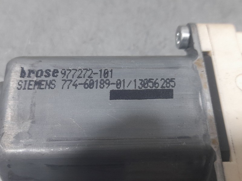 Recambio de elevalunas trasero derecho para audi q7 (4lb) 3.0 tdi quattro referencia OEM IAM 0536010001 977272101 BROSE
