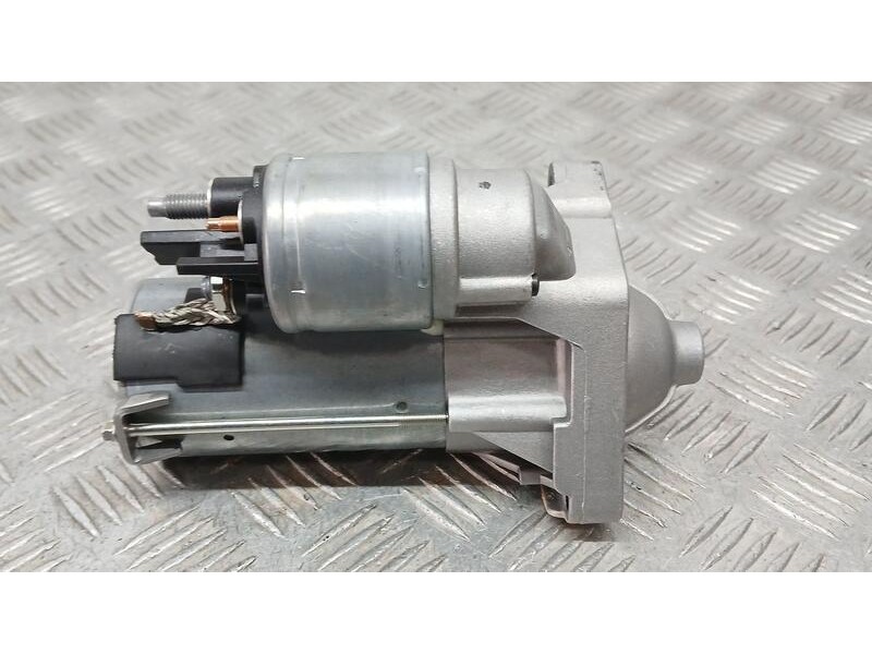 Recambio de motor arranque para renault clio iii dinamique referencia OEM IAM 8200584675  