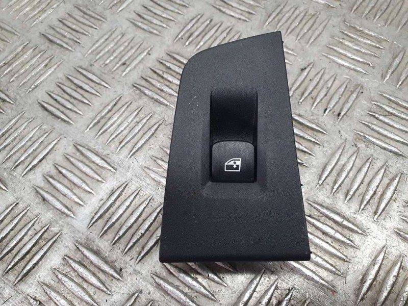 Recambio de mando elevalunas delantero derecho para bmw serie 1 lim. (f40) 118d m sport referencia OEM IAM 7950756  