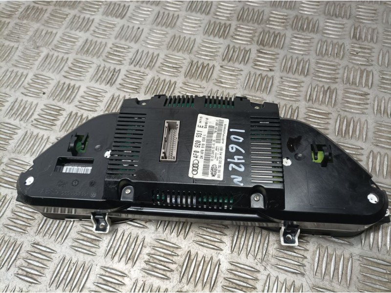 Recambio de cuadro instrumentos para audi a6 berlina (4f2) 3.2 fsi referencia OEM IAM 4F0920931E 503000732202 MAGNETI MARELLI