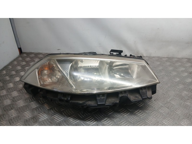 Recambio de faro derecho para renault megane ii (bm0/1_, cm0/1_) 1.5 dci (bm0f, bm0t, bm2b, cm0f, cm0t) referencia OEM IAM 82004