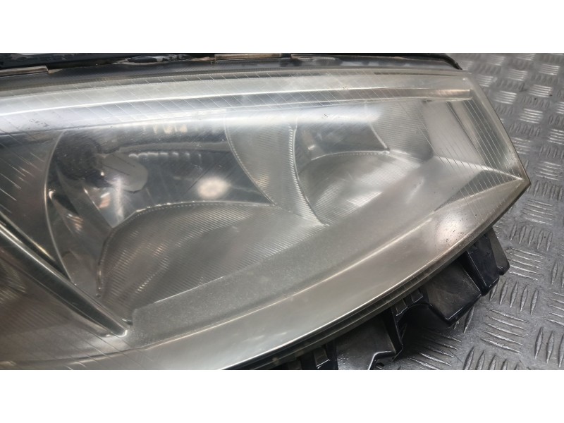 Recambio de faro derecho para renault megane ii (bm0/1_, cm0/1_) 1.5 dci (bm0f, bm0t, bm2b, cm0f, cm0t) referencia OEM IAM 82004