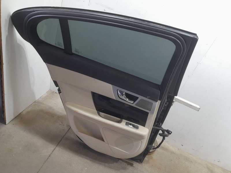 Recambio de puerta trasera izquierda para jaguar xf s pace referencia OEM IAM C2Z2014  TOCADA