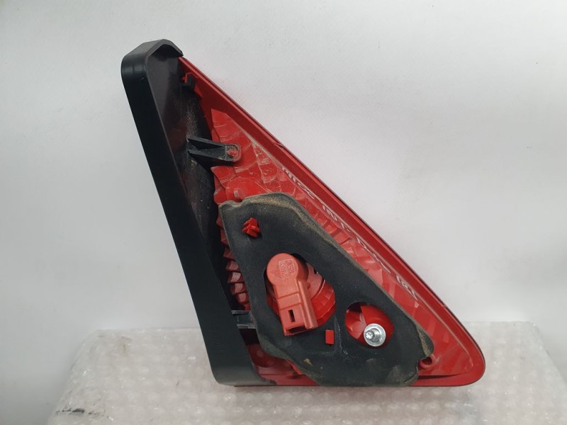 Recambio de piloto trasero derecho para peugeot 3008 premium referencia OEM IAM 9683460980 26030204 INTERIOR