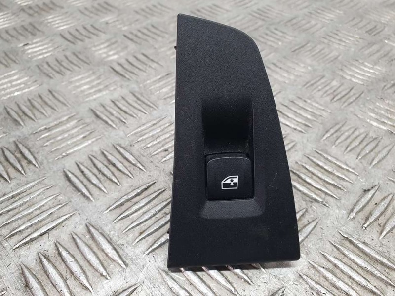 Recambio de mando elevalunas trasero izquierdo para bmw serie 1 lim. (f40) 118d m sport referencia OEM IAM 7950756  