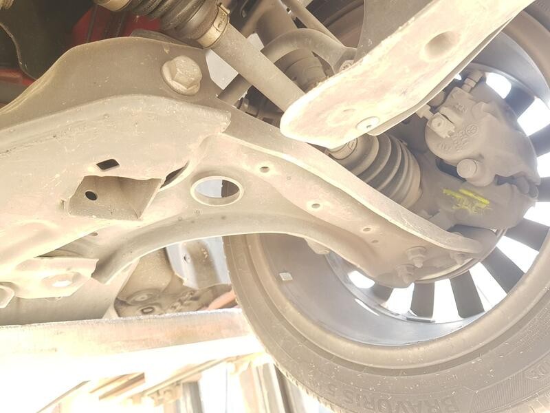 Recambio de brazo suspension inferior delantero izquierdo para seat ibiza iv (6j5, 6p1) 1.0 tsi referencia OEM IAM 6R0407151F  