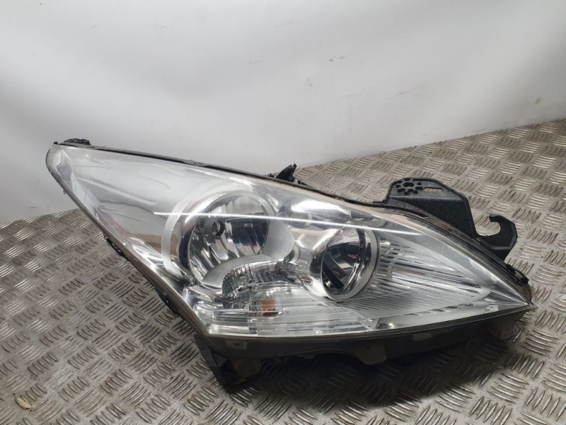 Recambio de faro derecho para peugeot 3008 access referencia OEM IAM 9682519080 PATAS ROTAS 89903105