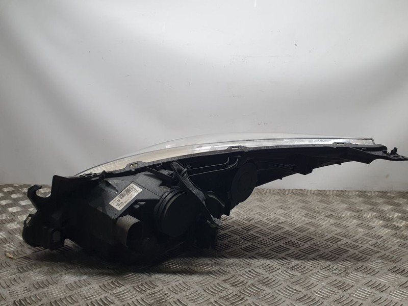 Recambio de faro derecho para peugeot 3008 access referencia OEM IAM 9682519080 PATAS ROTAS 89903105