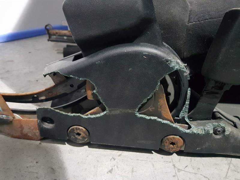 Recambio de asiento trasero izquierdo para toyota land cruiser (j15) basis referencia OEM IAM   