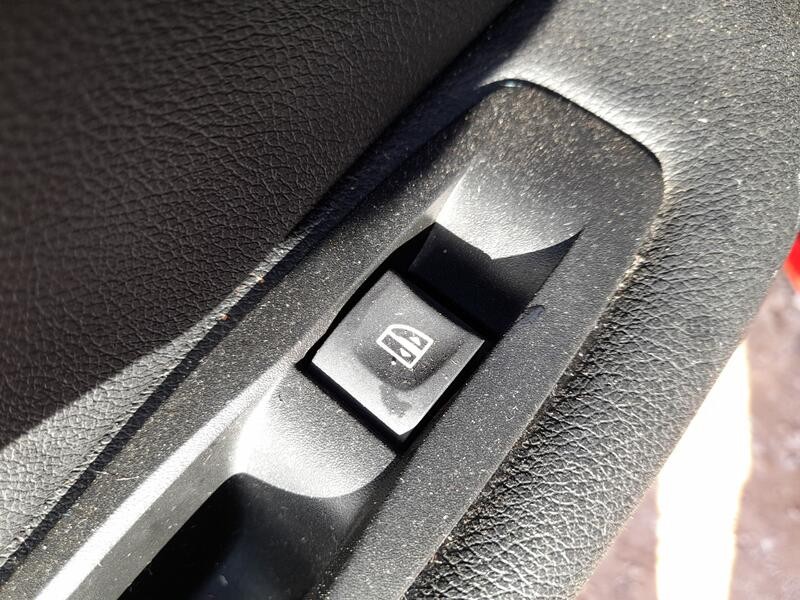 Recambio de mando elevalunas trasero izquierdo para renault megane iv hatchback (b9a/m/n_) 1.2 tce 130 (b9mr) referencia OEM IAM