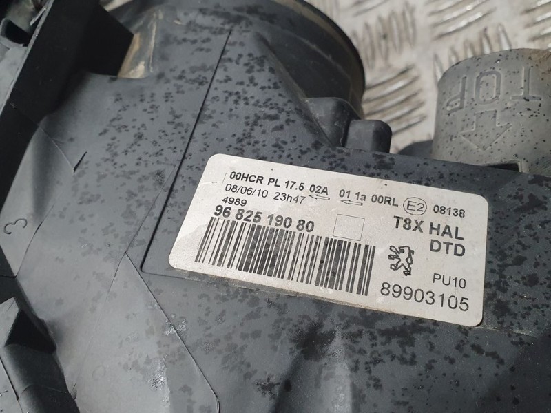 Recambio de faro derecho para peugeot 3008 access referencia OEM IAM 9682519080 PATAS ROTAS 89903105