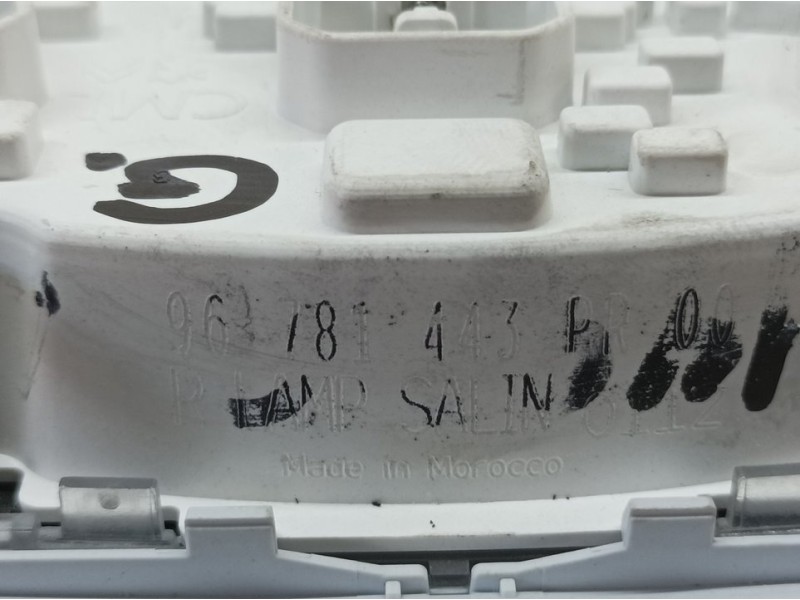Recambio de luz interior para peugeot 308 active bussines referencia OEM IAM 96781443PR TRASERA 