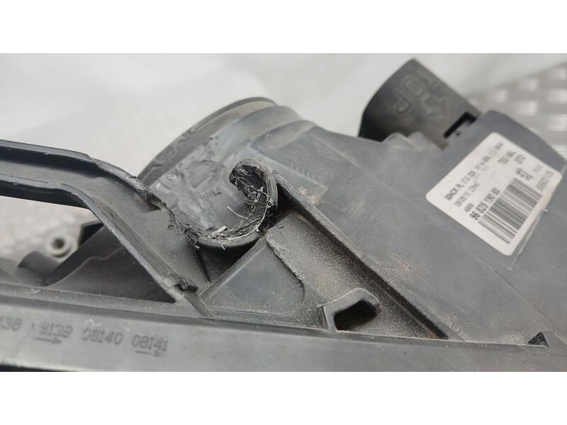 Recambio de faro derecho para peugeot 3008 access referencia OEM IAM 9682519080 PATAS ROTAS 89903105