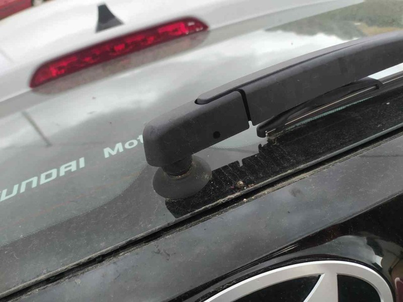 Recambio de motor limpia trasero para hyundai i 20 tecno mild-hybrid referencia OEM IAM 98700Q0000 MONTADO EN PUERTA 