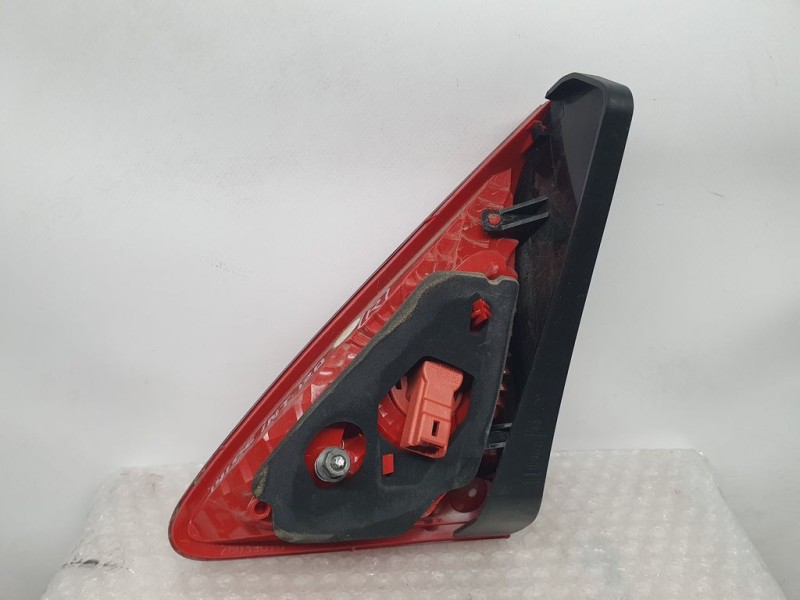 Recambio de piloto trasero izquierdo para peugeot 3008 premium referencia OEM IAM SIN REF  INTERIOR