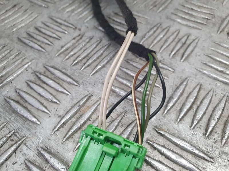 Recambio de retrovisor izquierdo para volvo s60 berlina 2.4 d referencia OEM IAM 3003333  TOCADO Y ELECTRICO 5 Y 2 CABLES