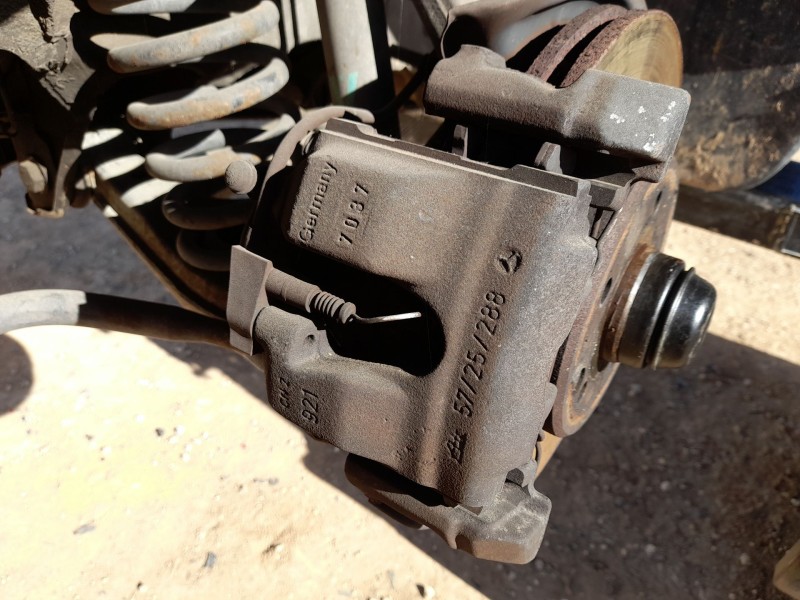 Recambio de pinza freno delantera izquierda para mercedes-benz slk (r170) 230 kompressor (170.447) referencia OEM IAM A001420298