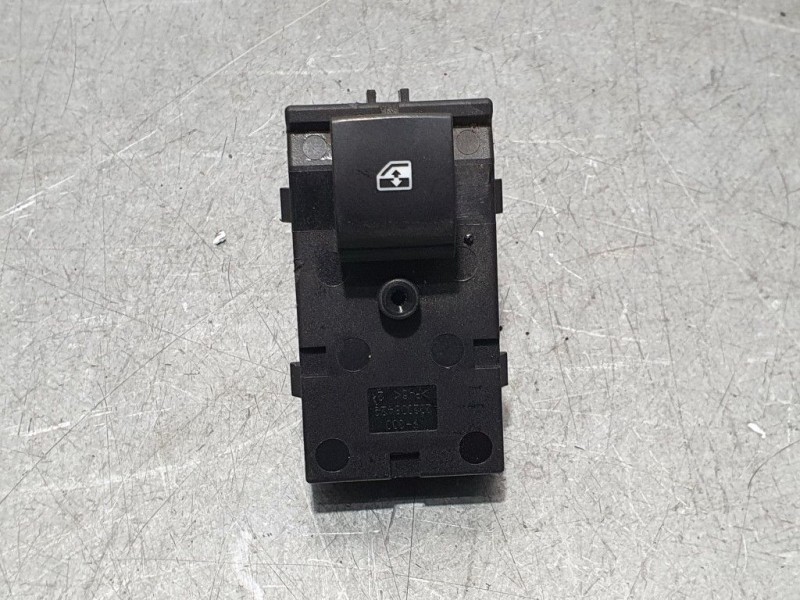 Recambio de mando elevalunas trasero derecho para chevrolet aveo sedán ltz referencia OEM IAM 9546007  