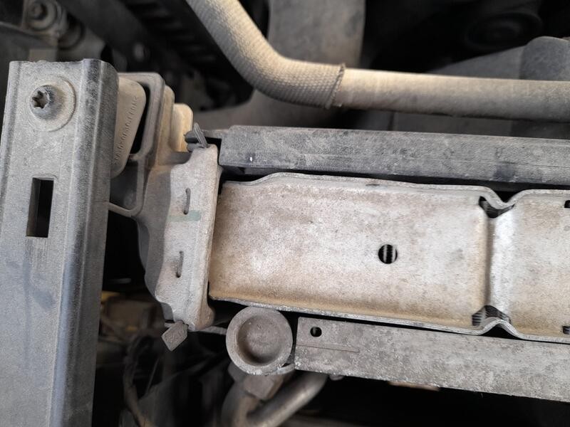 Recambio de radiador agua para audi q7 (4lb) 3.0 tdi quattro referencia OEM IAM 7L6121253B BEHR E1471