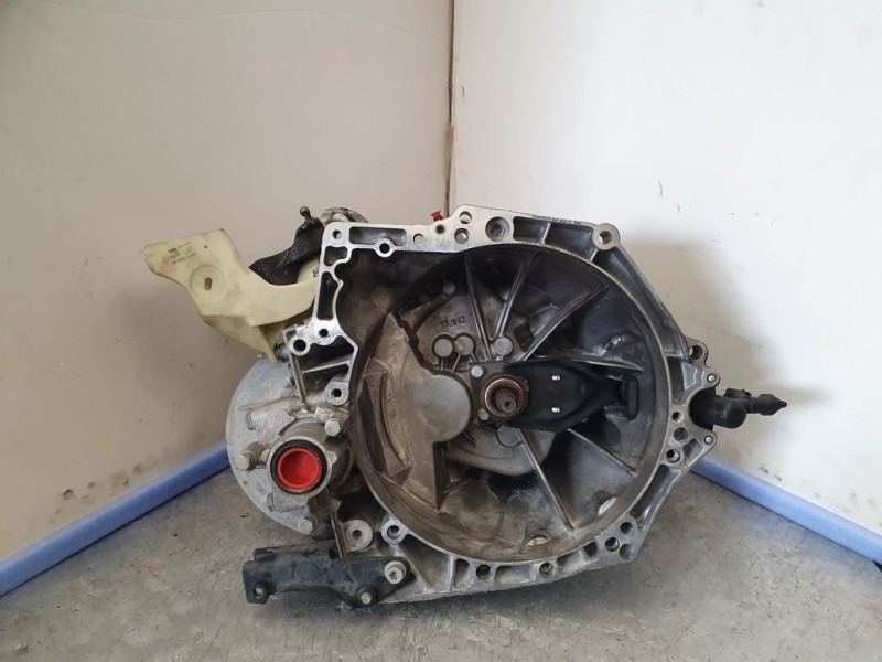 Recambio de caja cambios para peugeot 208 active referencia OEM IAM 20ET69 8779872B 5VELOCIDADES