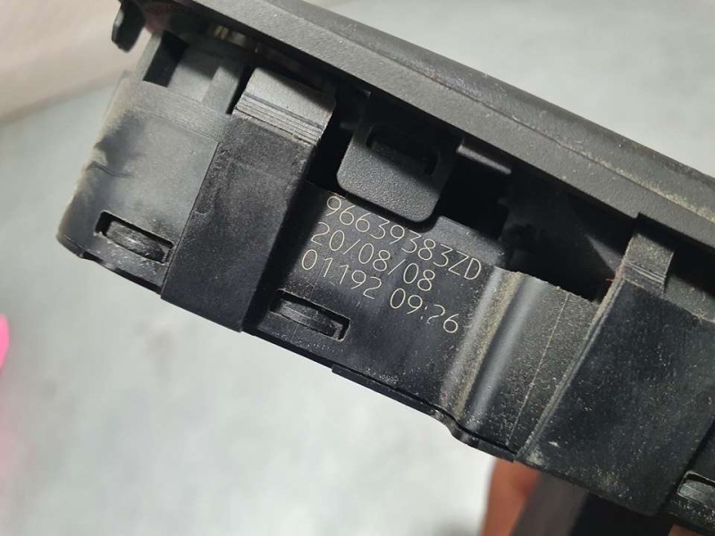 Recambio de mando elevalunas delantero izquierdo para citroën c4 picasso exclusive referencia OEM IAM 96639383ZD  C/ MANDO RETRO