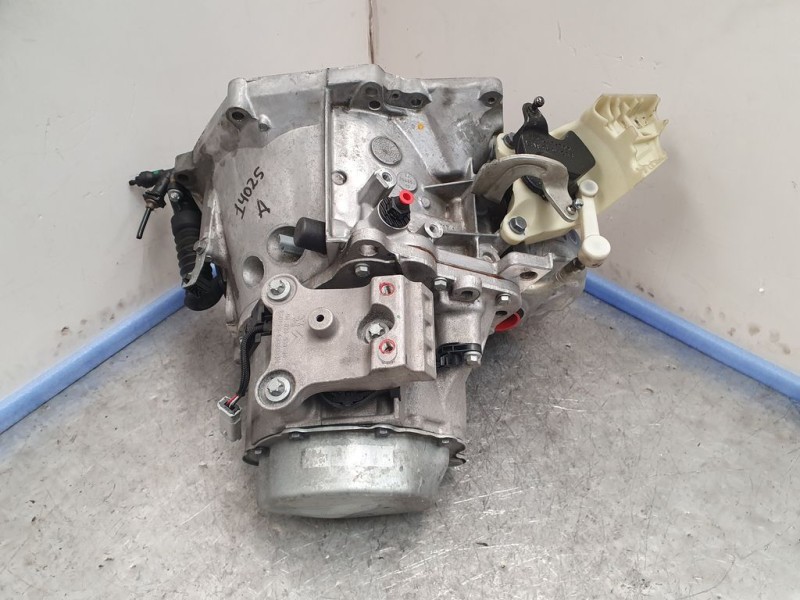 Recambio de caja cambios para peugeot 208 active referencia OEM IAM 20ET69 8779872B 5VELOCIDADES