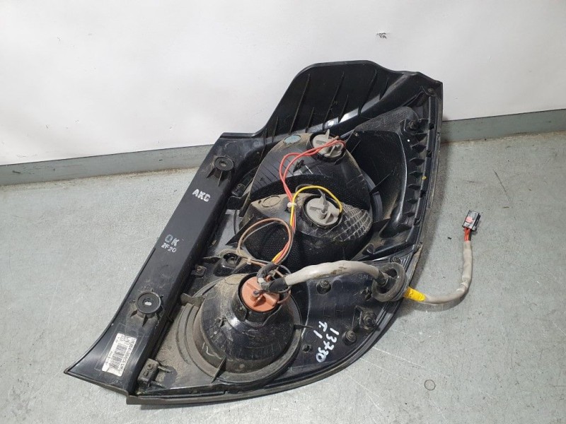 Recambio de piloto trasero izquierdo para chevrolet aveo sedán ltz referencia OEM IAM 95470358 POCO ROZADO 