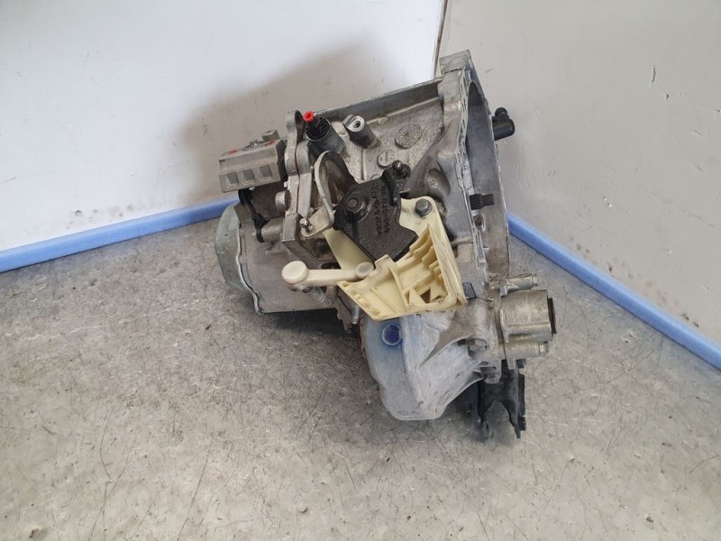 Recambio de caja cambios para peugeot 208 active referencia OEM IAM 20ET69 8779872B 5VELOCIDADES