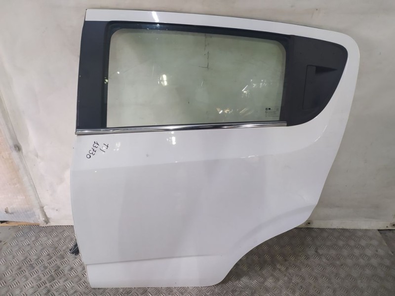 Recambio de puerta trasera izquierda para chevrolet aveo sedán ltz referencia OEM IAM 42357429  
