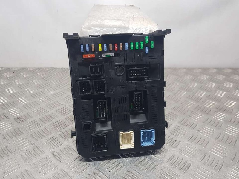 Recambio de caja reles / fusibles para citroën c4 berlina exclusive referencia OEM IAM 9660105980 281148373A 